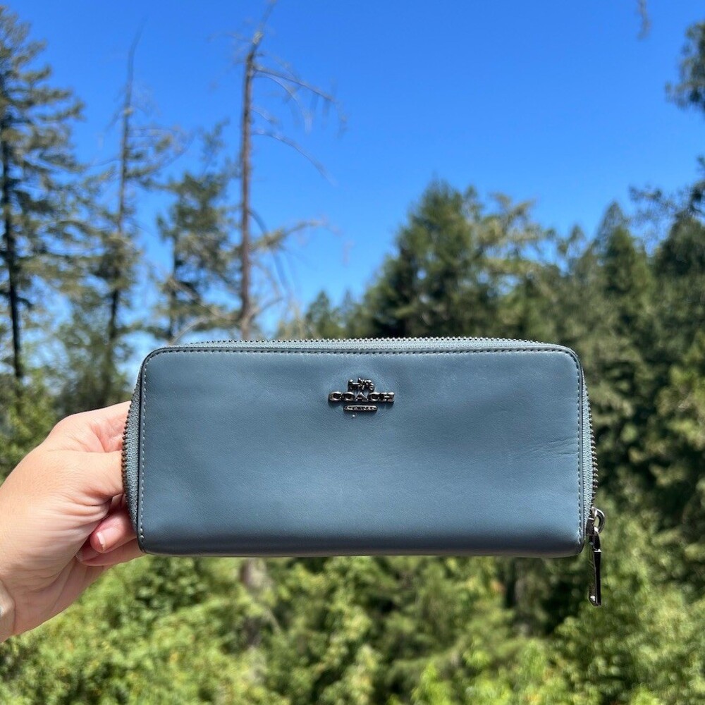 COACH Long Zip-Around Wallet Blue Smooth Leather Gunmetal Hardware AUTHENTIC